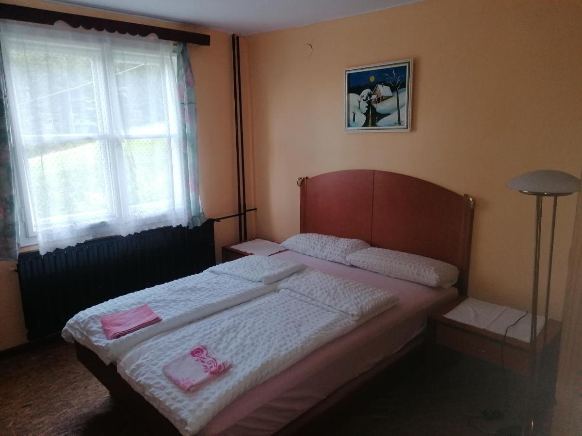 Smucarska Koca Bed & Breakfast Kotlje Bagian luar foto
